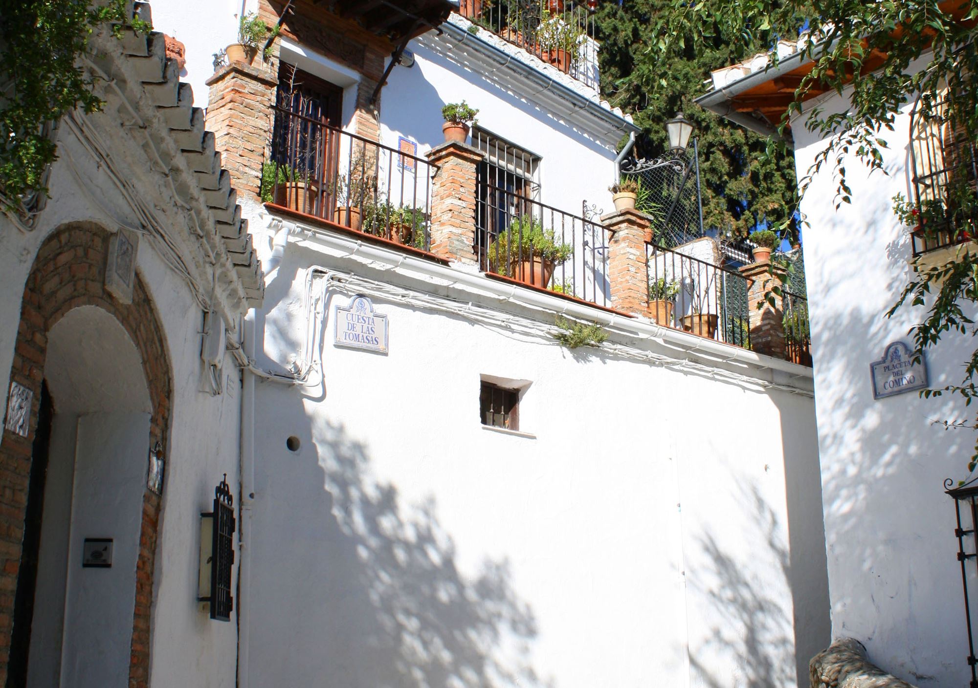 booking guided visits Albayzin and Sacromonte